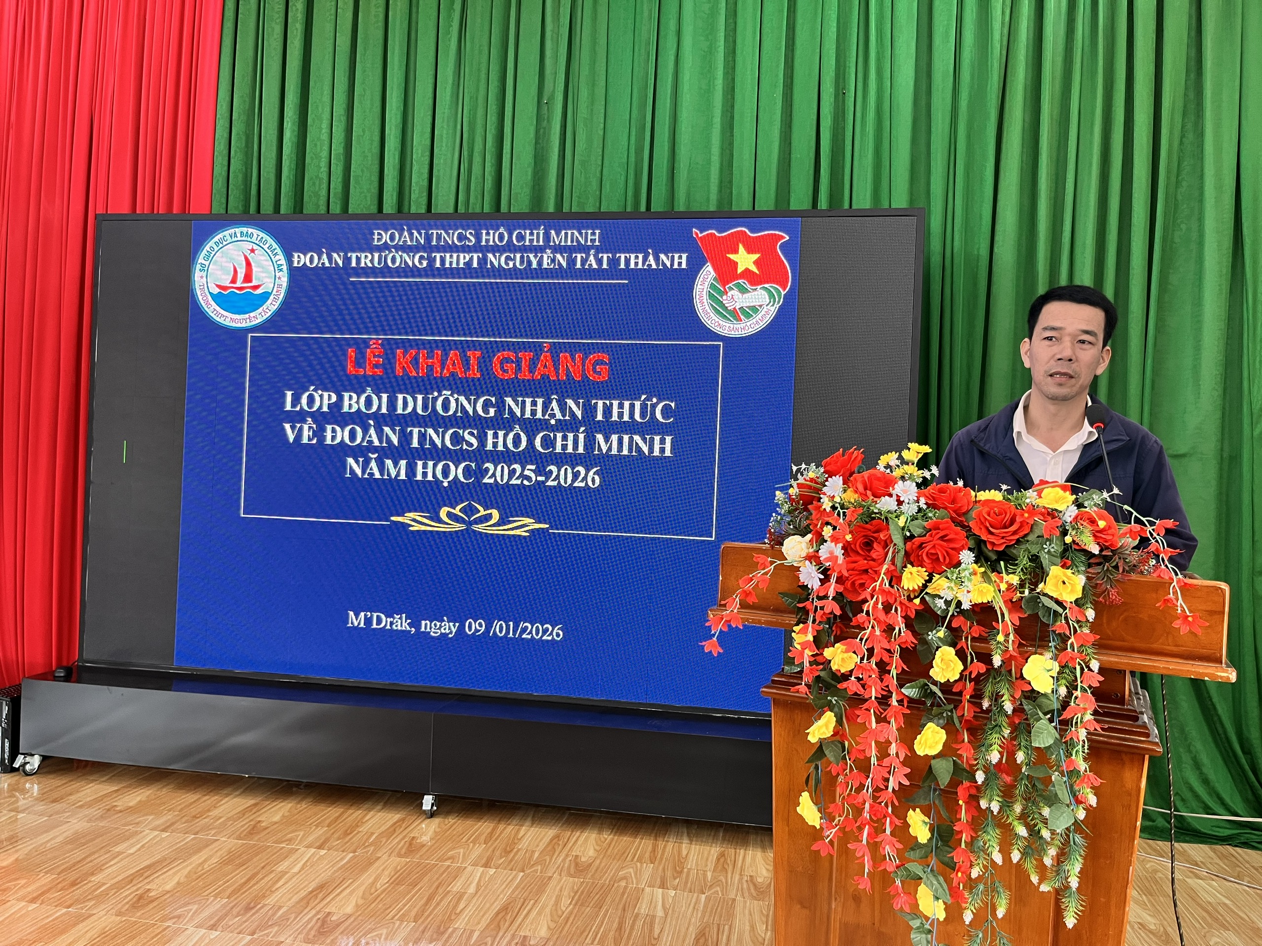 SỨC TRẺ TRƯỜNG THPT NGUYỄN TẤT THÀNH, M’ĐRĂK: HƠN 320 THANH NIÊN ƯU TÚ RÈN LUYỆN PHẤN ĐẤU ĐỨNG VÀO HÀNG NGŨ CỦA ĐOÀN