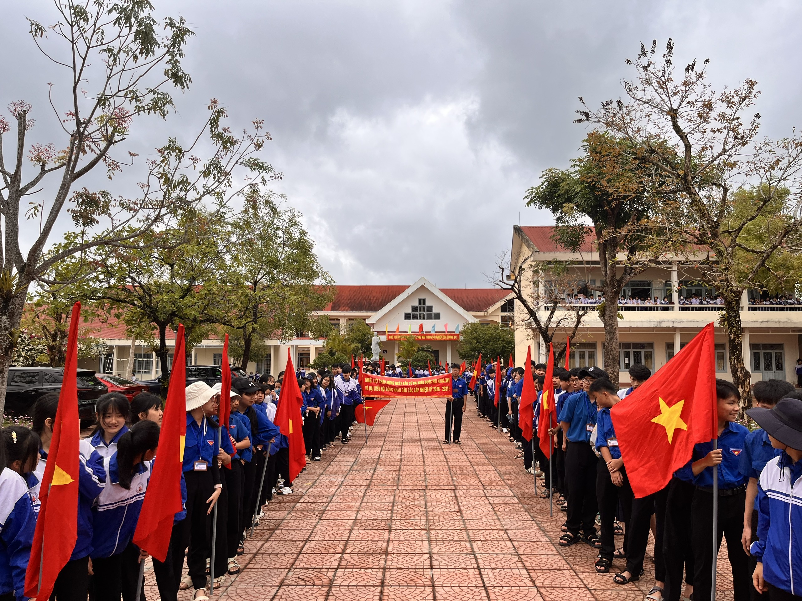 RỰC RỠ SẮC CỜ HOA: TUỔI TRẺ NGUYỄN TẤT THÀNH CHUNG TAY HƯỚNG VỀ NGÀY HỘI LỚN CỦA TOÀN DÂN.