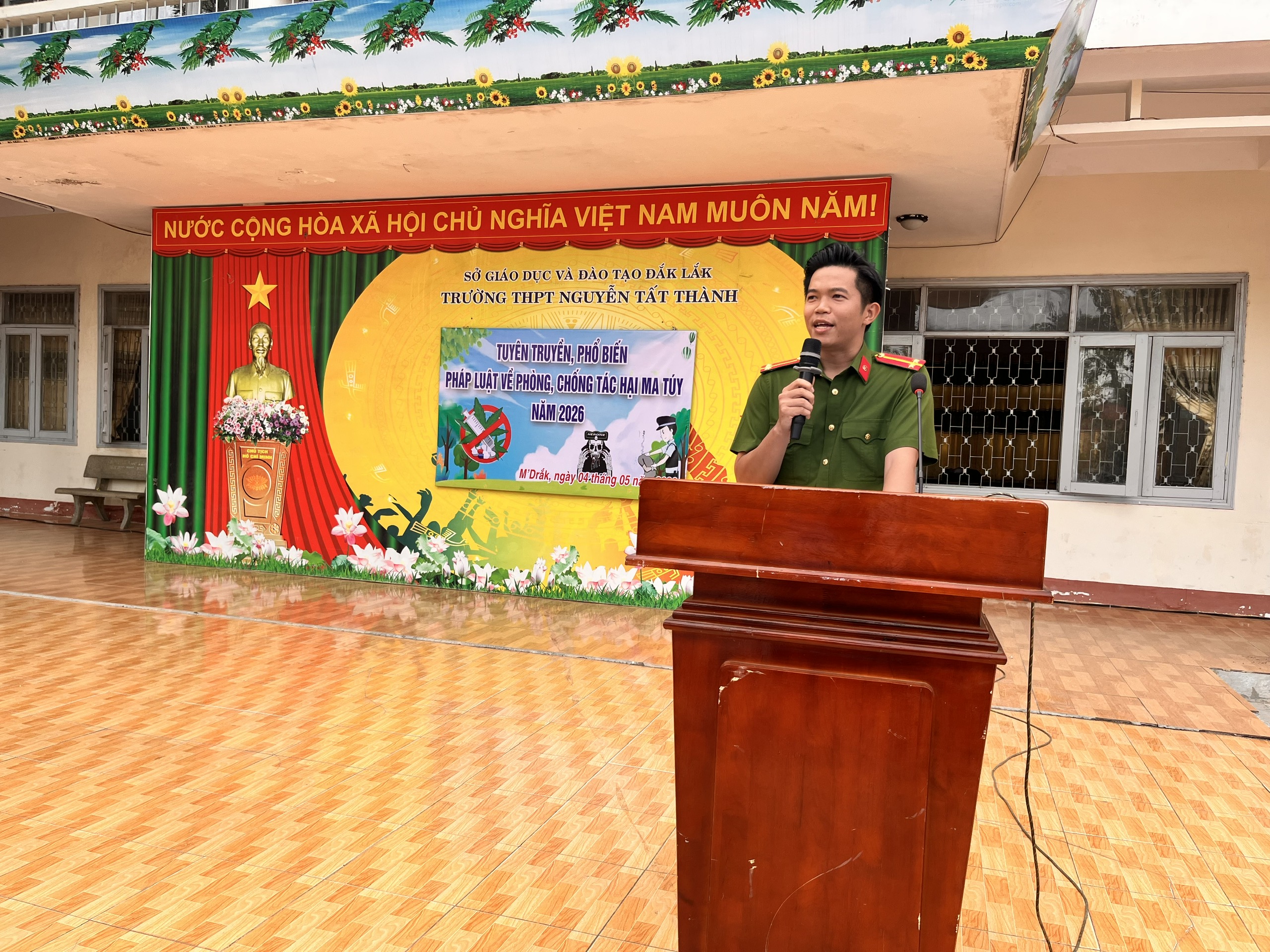 TRƯỜNG THPT NGUYỄN TẤT THÀNH: HÀNH ĐỘNG VÌ MỘT HỌC ĐƯỜNG KHÔNG MA TÚY