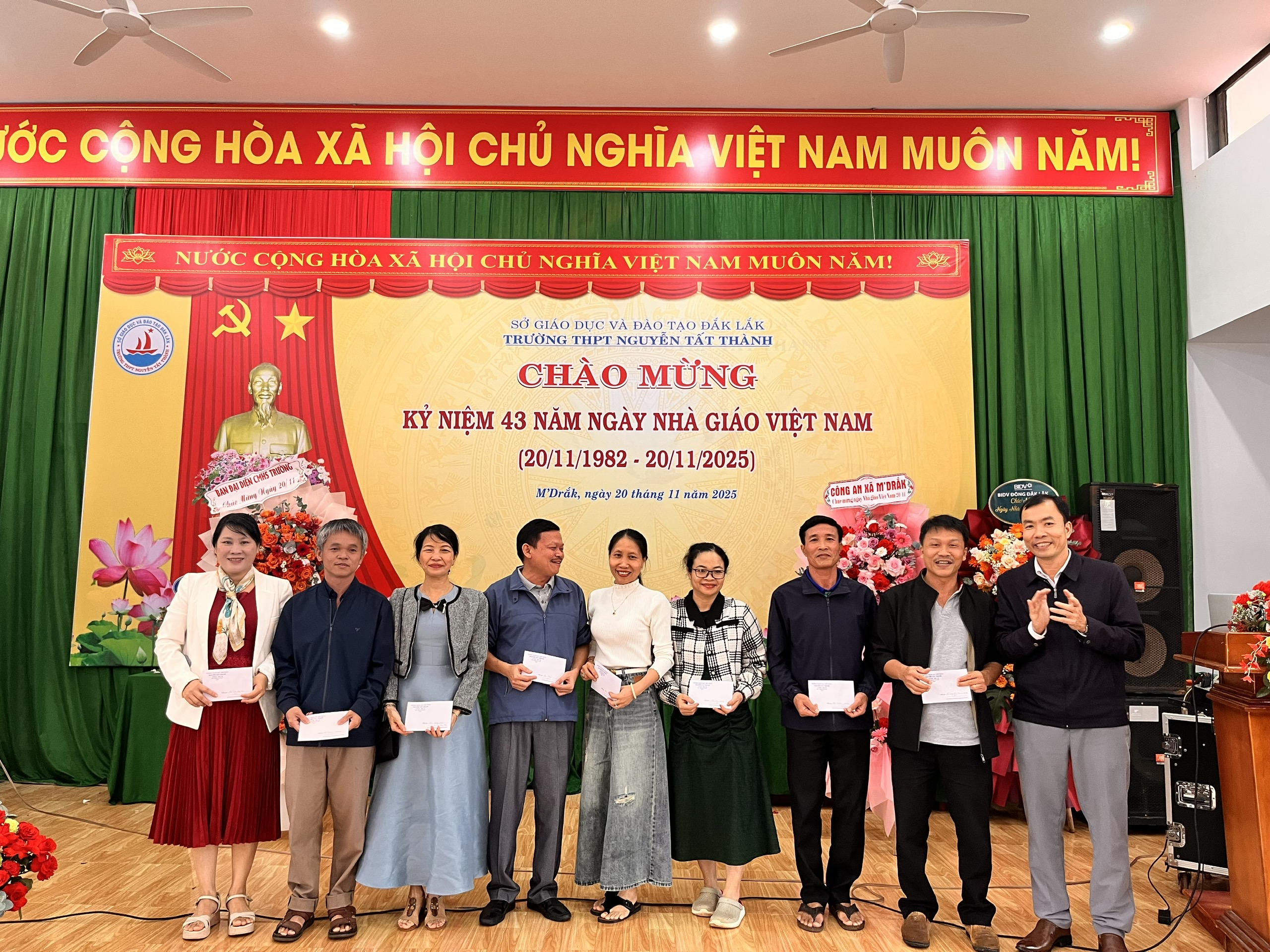 z7380643465776_e94e7a92b56a55739c28903953513eec