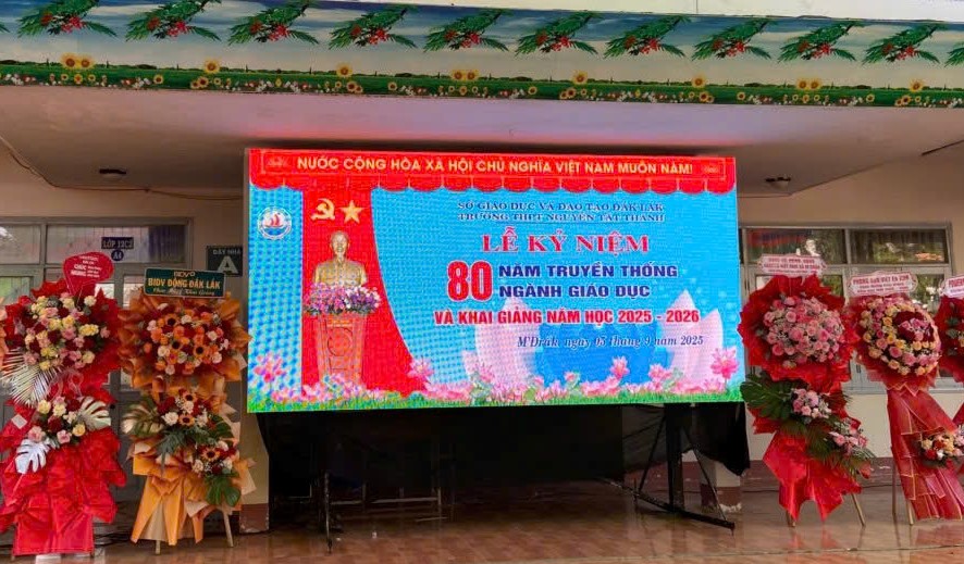 TRƯỜNG THPT NGUYỄN TẤT THÀNH  XÃ M'DRẮK HÂN HOAN CHÀO ĐÓN NĂM HỌC MỚI 2025-2026
